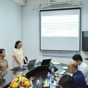 Nghiệm thu đề tài cấp ĐHQG loại B của TS. Vũ Thị Bạch Phượng – “Sưu tập và nghiên cứu nuôi cấy nguồn nguyên liệu thực vật ổn định sử dụng trong sản xuất dược liệu điều trị bệnh hoại tử gan tụy cấp tính (Acute hepatopancreatic necrosis syndrome–AHPNS) và bệnh phân trắng (White feces disease – WFD) trên tôm“