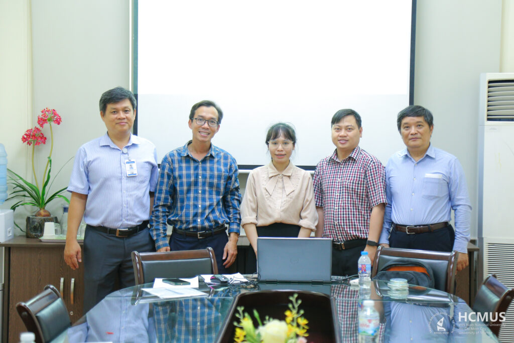 Nghiệm thu đề tài cấp ĐHQG: “Nghiên cứu cấu trúc dị thể màng 2D Ag/TiO₂ ứng dụng phát hiện crystal violet ở nồng độ thấp bằng phương pháp quang phổ Raman”