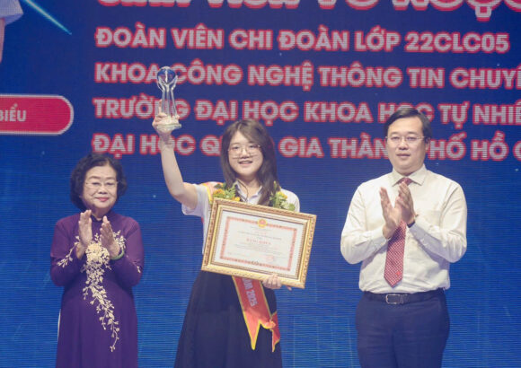 Nữ sinh Trường Đại học Khoa học tự nhiên được vinh danh Công dân trẻ tiêu biểu TP.HCM năm 2025