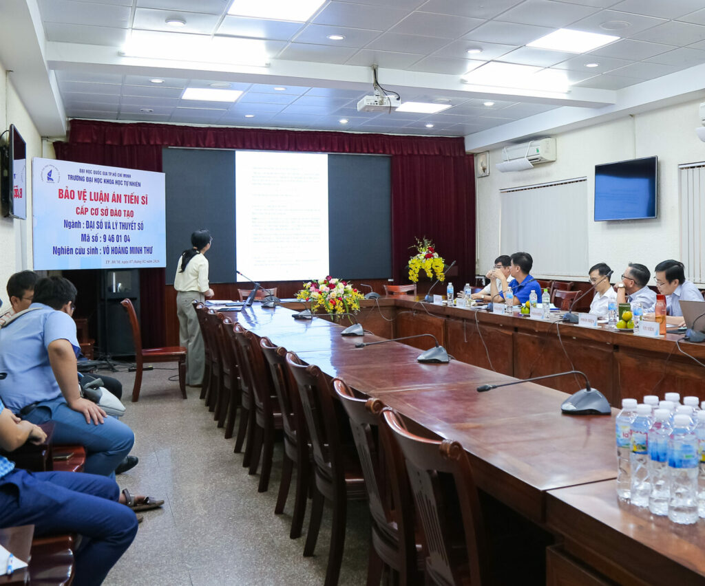 Nghiên cứu sinh Võ Hoàng Minh Thư bảo vệ luận án tiến sĩ về tính đại số trong vành chia