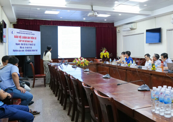 Nghiên cứu sinh Võ Hoàng Minh Thư bảo vệ luận án tiến sĩ về tính đại số trong vành chia