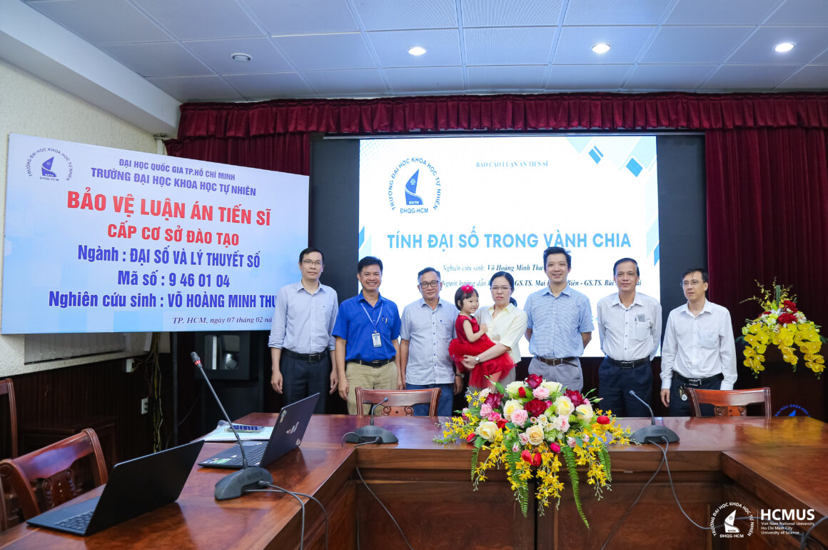 IMG_7754 Nghiên cứu sinh Võ Hoàng Minh Thư bảo vệ luận án tiến sĩ về tính đại số trong vành chia