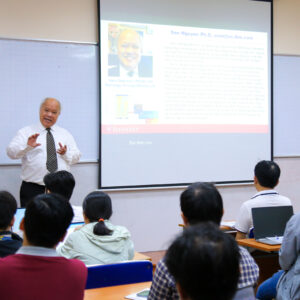 IMG_9660 TS. Nguyễn Văn Sơn giảng dạy chuyên sâu về công nghệ bán dẫn tại Trường Đại học Khoa học tự nhiên