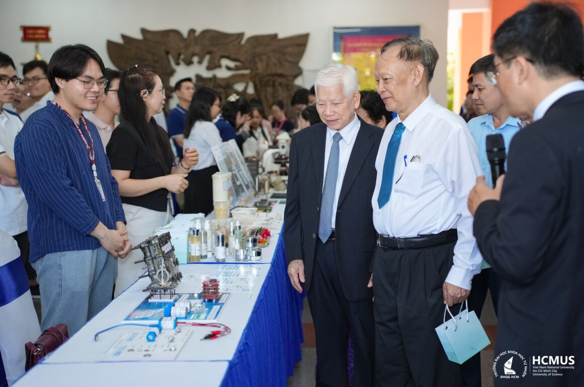 Triển lãm Thành tựu khoa học công nghệ tiêu biểu chào mừng 30 năm thành lập Trường Đại học Khoa học tự nhiên, ĐHQG-HCM