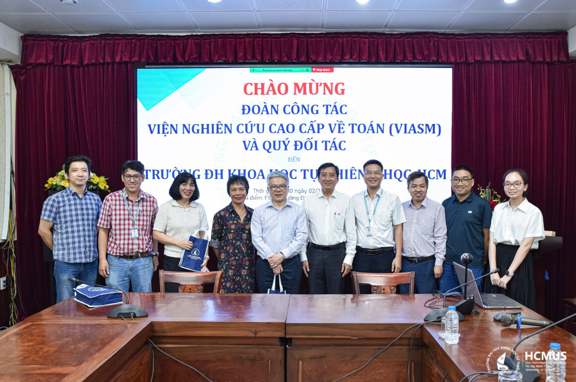 Trường Đại học Khoa học tự nhiên làm việc với Đoàn công tác Viện Nghiên cứu cao cấp về Toán về định hướng hợp tác đào tạo nhân tài
