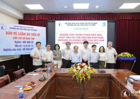 NCS Đỗ Văn Nhật Trường bảo vệ thành công luận án tiến sĩ về thành phần hóa học và hoạt tính sinh học của cây Dây gắm