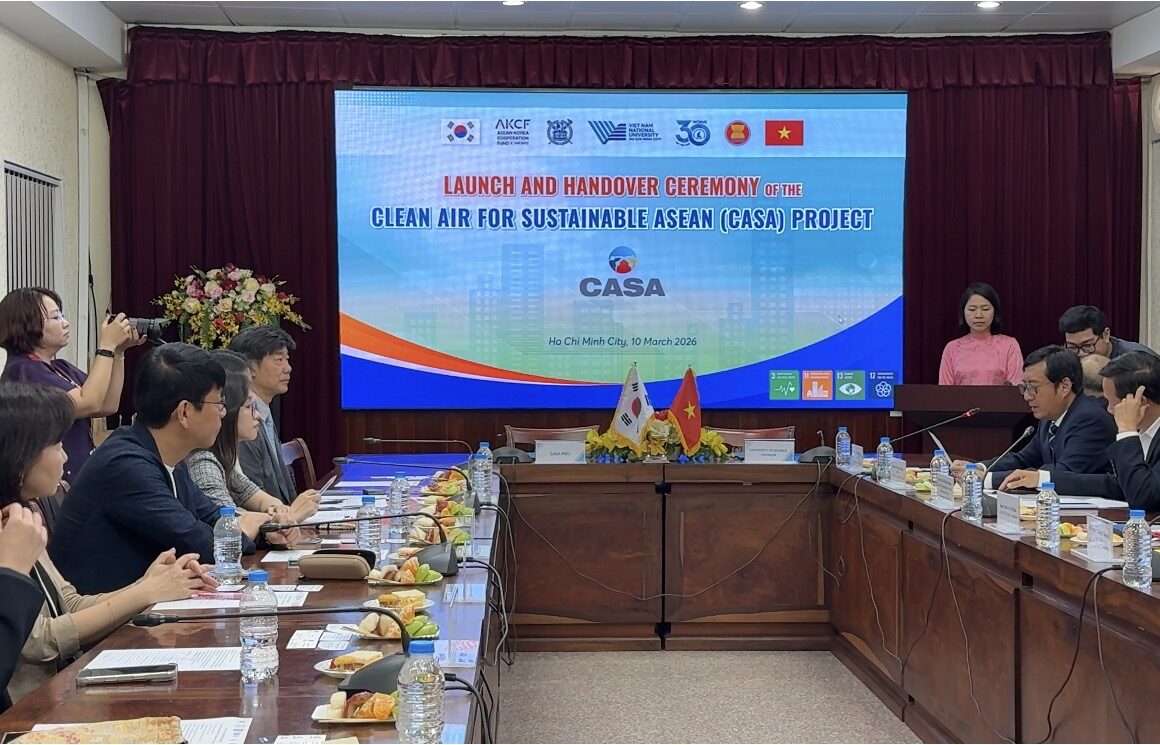 Việt Nam nhận trạm quan trắc chất lượng không khí từ Hàn Quốc