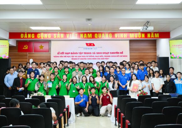 Lễ kết nạp Đảng tập trung và Sinh hoạt chuyên đề “Đảng viên trẻ học tập và làm theo tư tưởng, đạo đức, phong cách Hồ Chí Minh trong kỷ nguyên vươn mình của dân tộc”