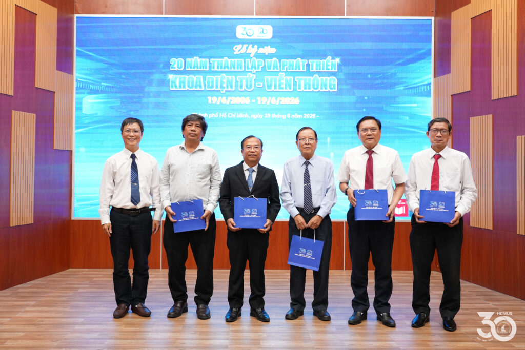 Khoa Điện tử - Viễn thông kỷ niệm 20 năm thành lập, hướng đến những lĩnh vực công nghệ chiến lược