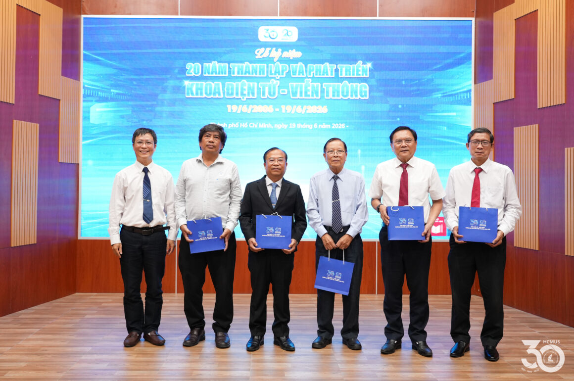 Khoa Điện tử – Viễn thông kỷ niệm 20 năm thành lập, hướng đến những lĩnh vực công nghệ chiến lược