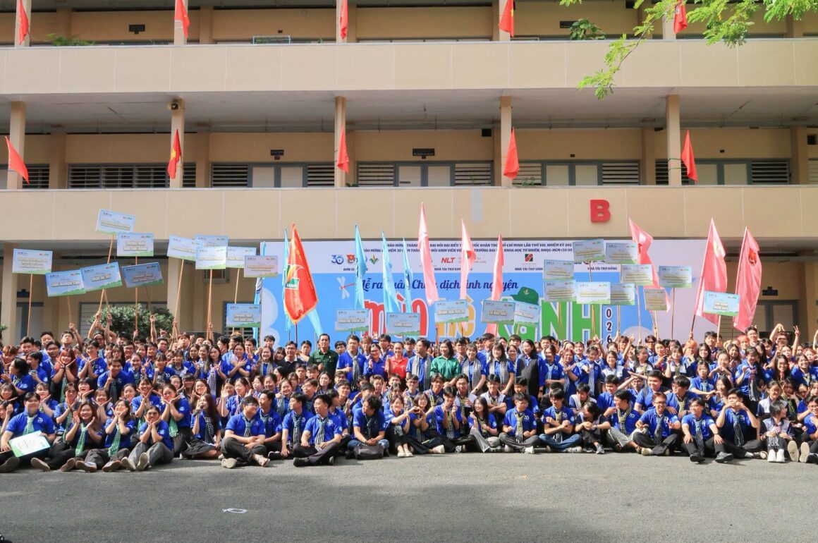 B Hơn 600 chiến sĩ HCMUS mang tri thức khoa học đến với Mùa hè xanh 2026