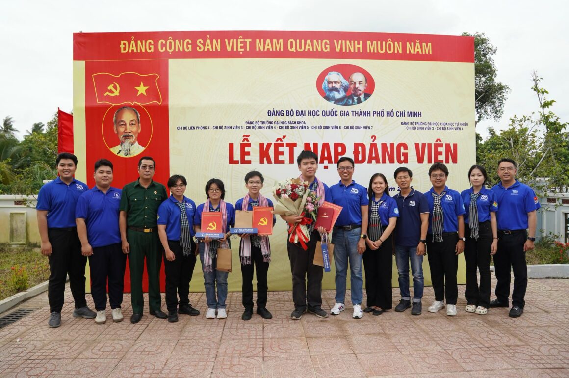 757399210_1052011813862669_8691174038026639621_n Kết nạp 3 sinh viên tình nguyện ưu tú vào Đảng tại “địa chỉ đỏ” ở Đồng Tháp
