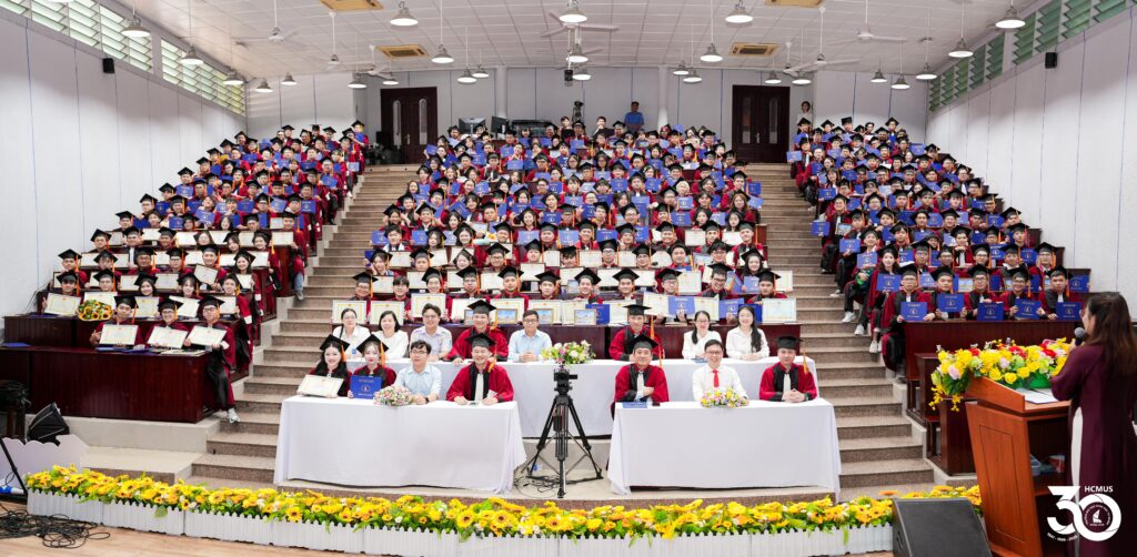 Trường Đại học Khoa học tự nhiên, ĐHQG-HCM trao bằng tốt nghiệp cho 833 tân Cử nhân Khoa học đợt 1 năm 2026