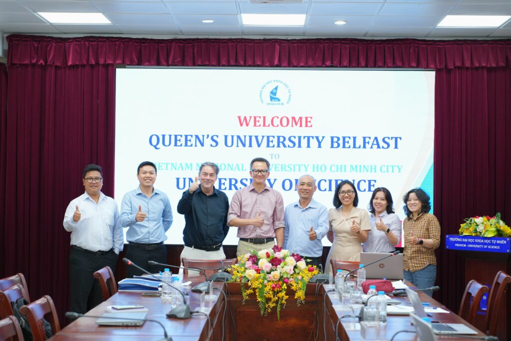 Trường Đại học Khoa học tự nhiên, ĐHQG-HCM làm việc với Trường Sinh học, Đại học Queen's Belfast (Vương quốc Anh)