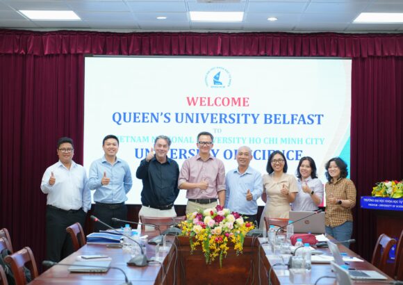 Trường Đại học Khoa học tự nhiên, ĐHQG-HCM làm việc với Trường Sinh học, Đại học Queen’s Belfast (Vương quốc Anh)
