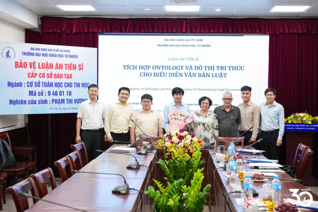 Nghiên cứu sinh Phạm Thi Vương bảo vệ thành công luận án Tiến sĩ về Biểu diễn văn bản luật bằng tích hợp Ontology và Đồ thị tri thức
