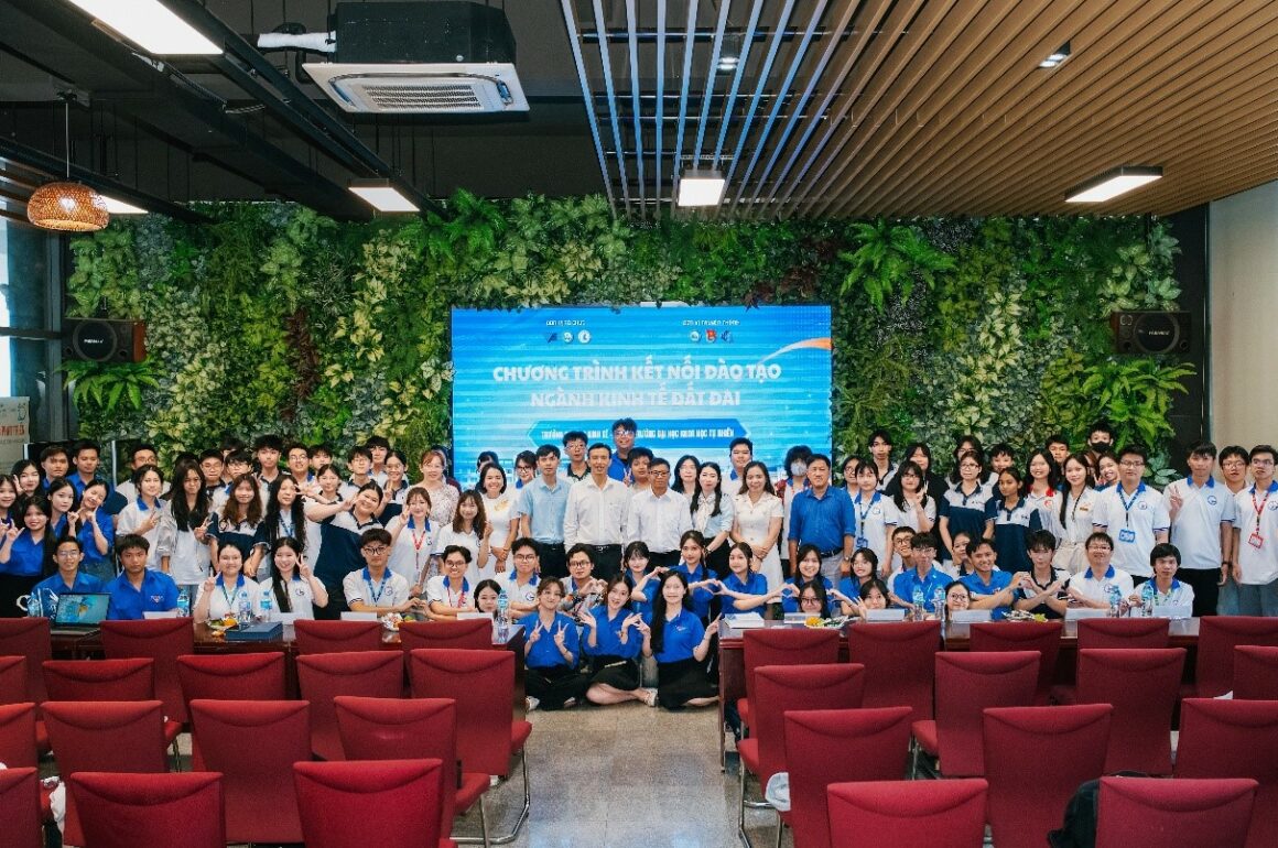 Chương trình kết nối đào tạo ngành Kinh tế đất đai giữa Trường Đại học Khoa học tự nhiên và Trường Đại học Kinh tế – Luật