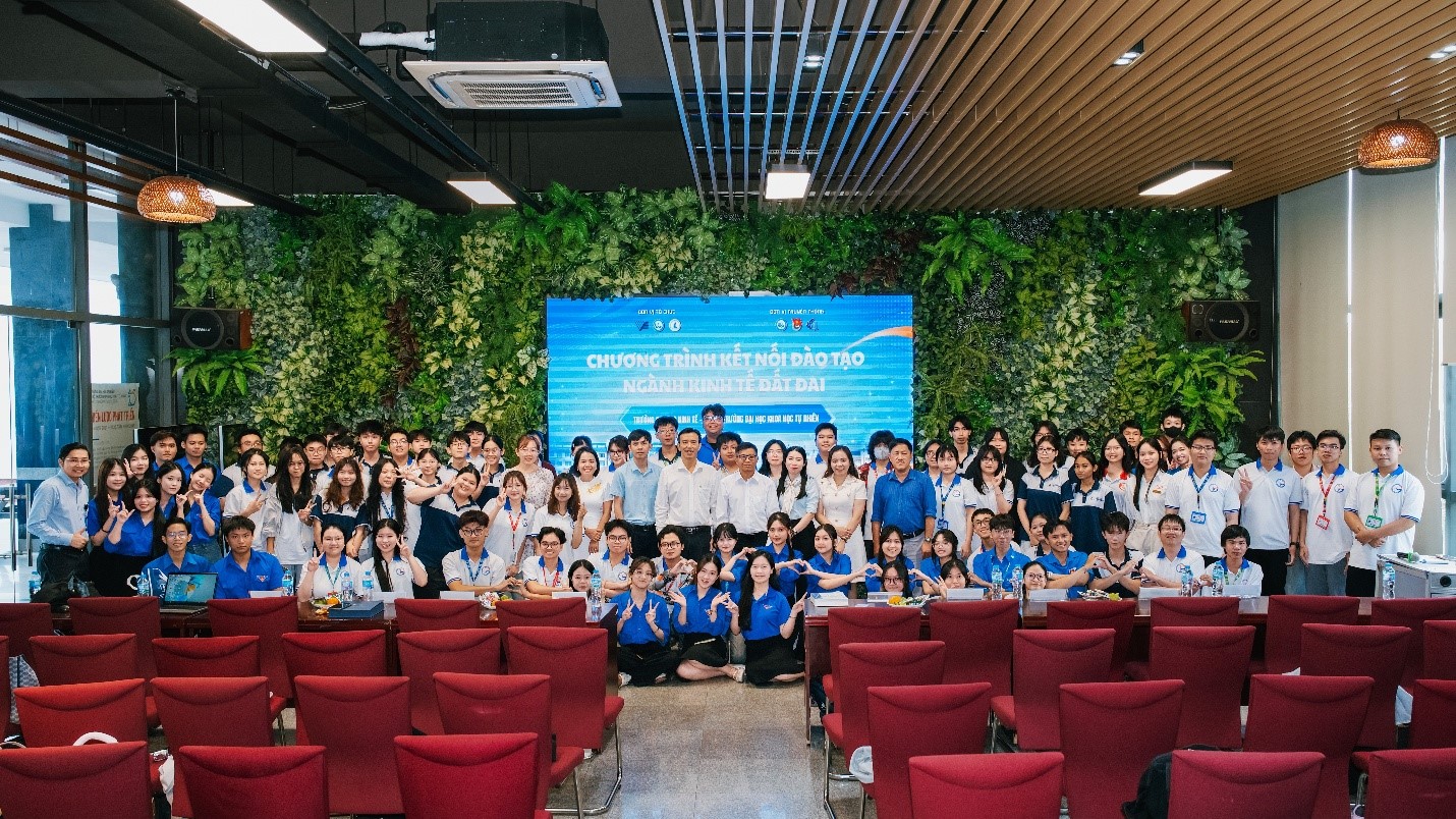 Chương trình kết nối đào tạo ngành Kinh tế đất đai giữa Trường Đại học Khoa học tự nhiên, ĐHQG-HCM và Trường Đại học Kinh tế - Luật, ĐHQG-HCM