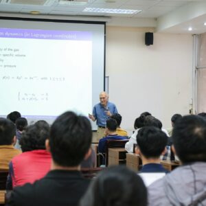 770908287_1547976573793420_1458142969487903500_n Trường hè Vật lý Toán 2026 khai mạc tại HCMUS, kết nối nhiều nhà khoa học quốc tế