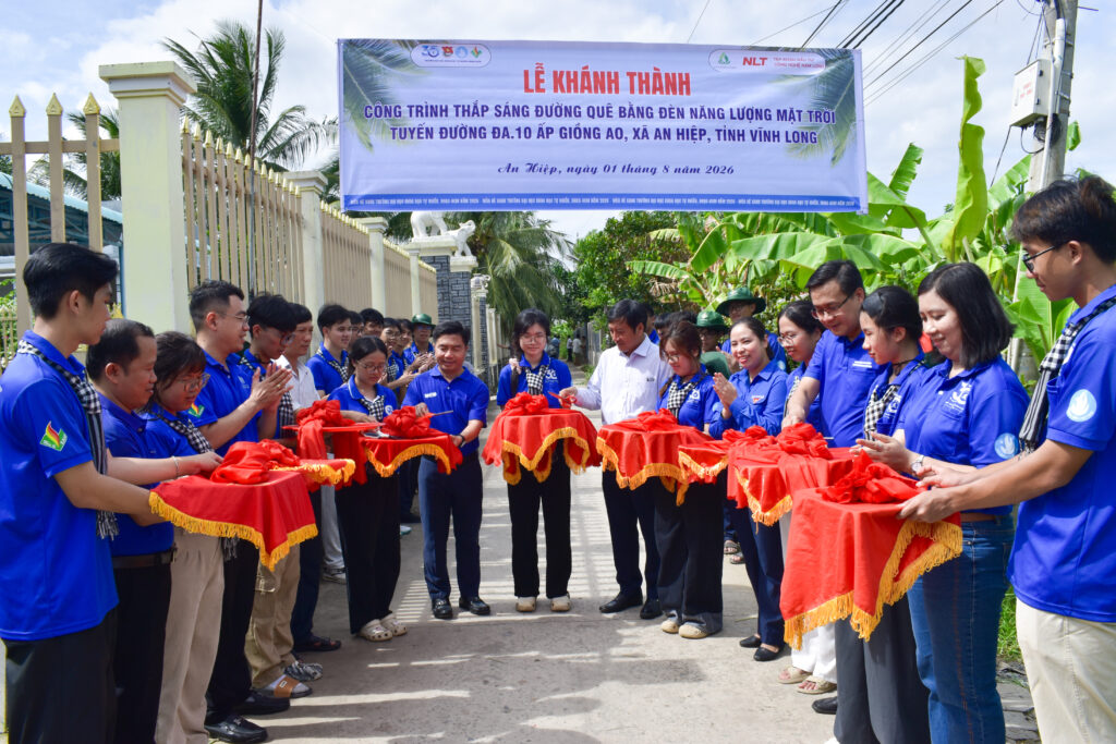Lãnh đạo Nhà trường thăm, động viên các chiến sĩ Mùa hè xanh HCMUS tại Vĩnh Long