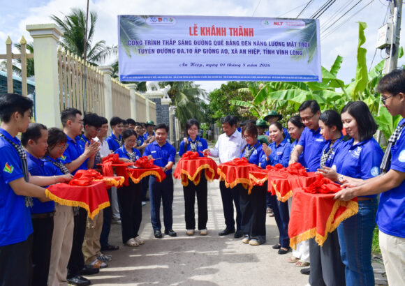 Lãnh đạo Nhà trường thăm, động viên các chiến sĩ Mùa hè xanh HCMUS tại Vĩnh Long