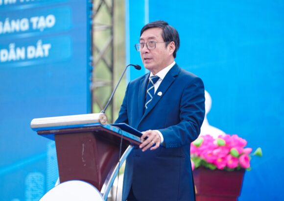 Thông điệp của Hiệu trưởng gửi tân sinh viên: Làm chủ tri thức, dấn thân trải nghiệm và phụng sự cộng đồng