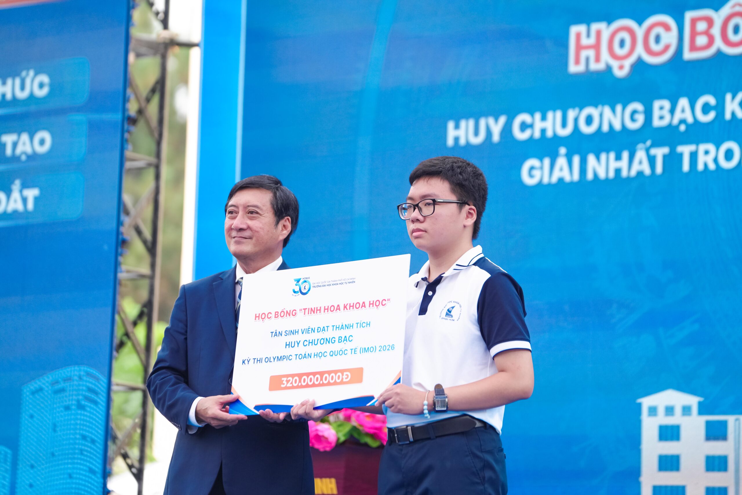 Huy chương Vàng APMO, Huy chương Bạc IMO và hành trình theo đuổi Toán lý thuyết