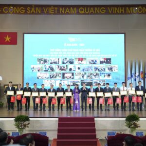 Trường Đại học Khoa học tự nhiên được vinh danh tại Lễ Khai khóa ĐHQG-HCM năm 2026 với những đóng góp nổi bật về khoa học – công nghệ