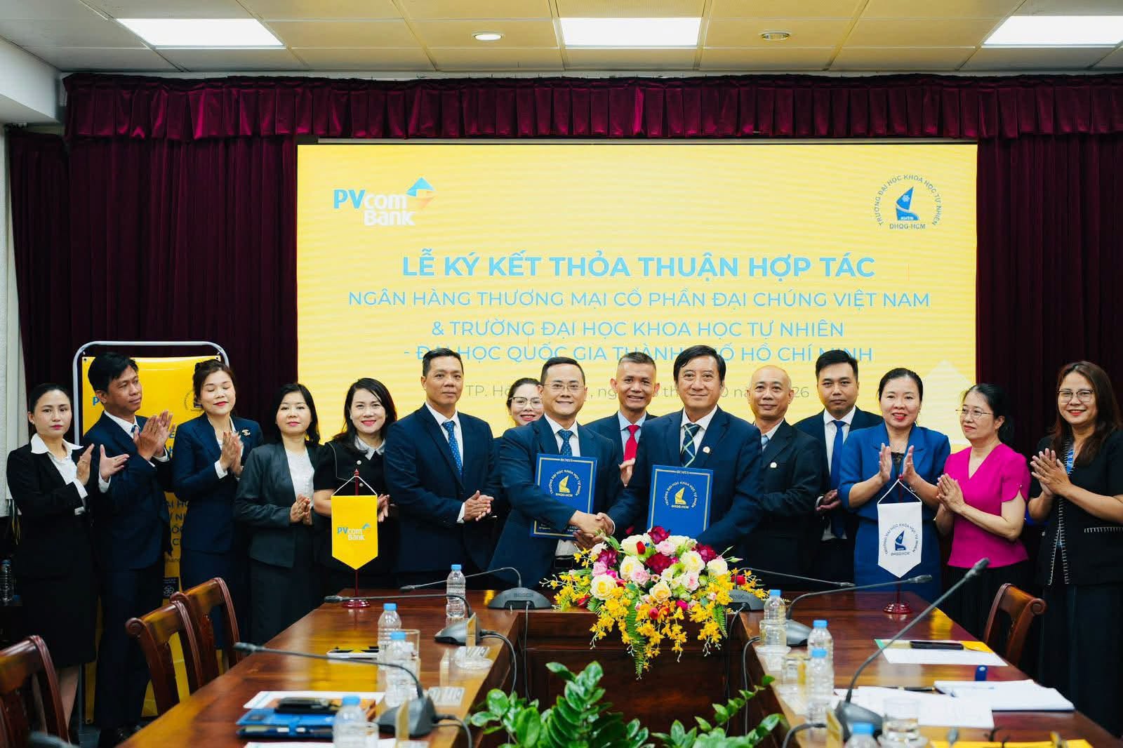 Trường Đại học Khoa học tự nhiên, ĐHQG-HCM ký kết hợp tác với Ngân hàng TMCP Đại chúng Việt Nam