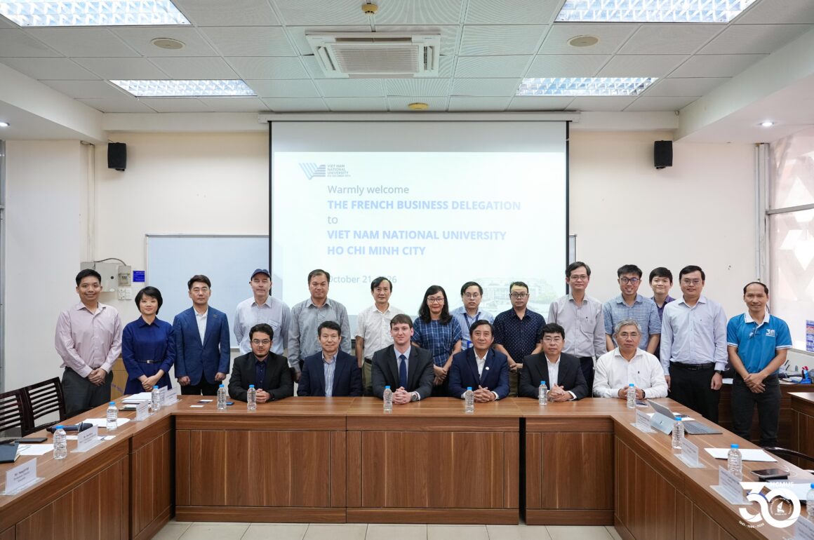 P4T09350 Trường Đại học Khoa học tự nhiên làm việc với các doanh nghiệp Pháp trong lĩnh vực công nghệ lượng tử